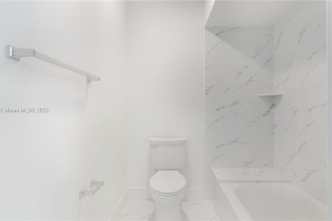 Casa en venta en Pompano Beach, Florida, 4 dormitorios, 140.1 m2 № 1948272 - foto 17