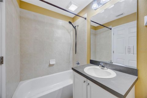 Townhouse in Tampa, Florida 3 bedrooms, 199.74 sq.m. № 2101973 - photo 26