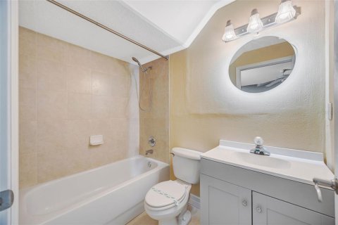 Townhouse in Tampa, Florida 3 bedrooms, 199.74 sq.m. № 2101973 - photo 7