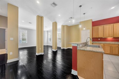 Townhouse in Tampa, Florida 3 bedrooms, 199.74 sq.m. № 2101973 - photo 9