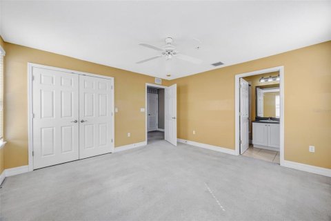 Townhouse in Tampa, Florida 3 bedrooms, 199.74 sq.m. № 2101973 - photo 24