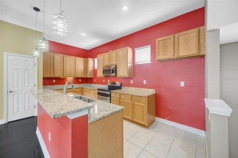 Townhouse in Tampa, Florida 3 bedrooms, 199.74 sq.m. № 2101973 - photo 10