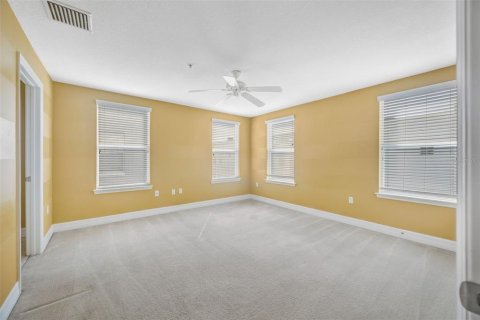 Townhouse in Tampa, Florida 3 bedrooms, 199.74 sq.m. № 2101973 - photo 23