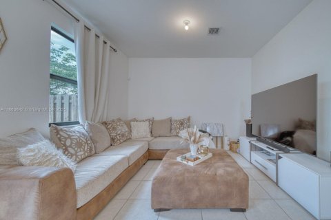 Townhouse in Homestead, Florida 3 bedrooms, 157.47 sq.m. № 1891617 - photo 10