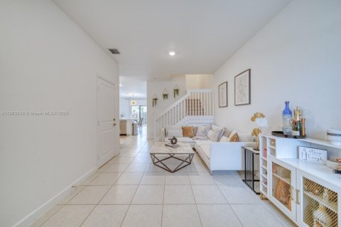 Townhouse in Homestead, Florida 3 bedrooms, 157.47 sq.m. № 1891617 - photo 13