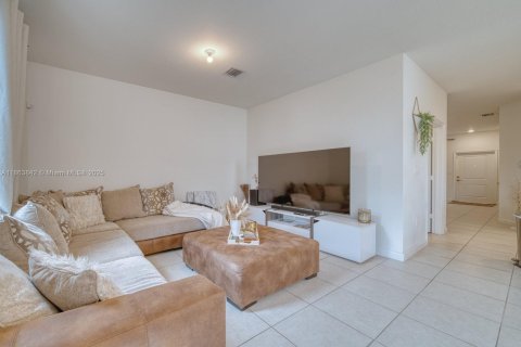 Townhouse in Homestead, Florida 3 bedrooms, 157.47 sq.m. № 1891617 - photo 9
