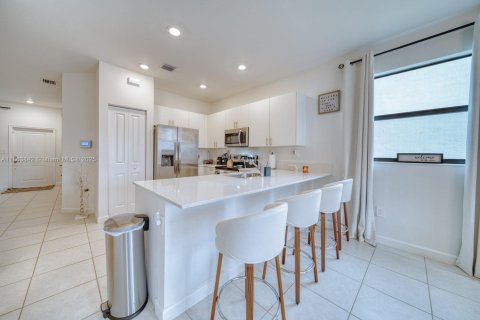 Townhouse in Homestead, Florida 3 bedrooms, 157.47 sq.m. № 1891617 - photo 8