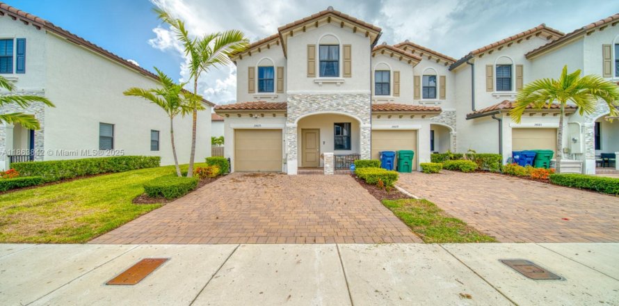 Townhouse in Homestead, Florida 3 bedrooms, 157.47 sq.m. № 1891617
