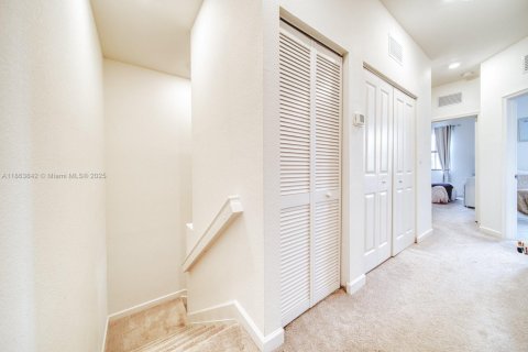 Townhouse in Homestead, Florida 3 bedrooms, 157.47 sq.m. № 1891617 - photo 15