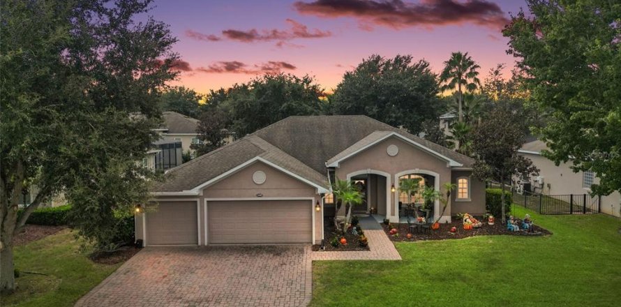 Villa ou maison à Clermont, Floride 4 chambres, 267.56 m2 № 2396055