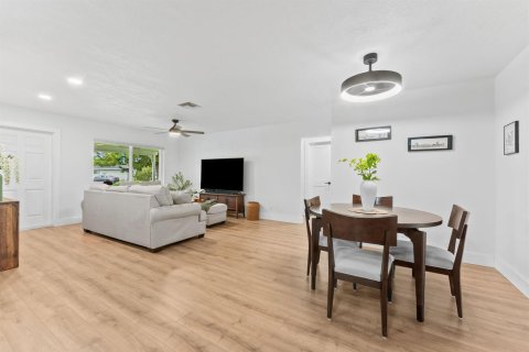 Купить виллу или дом в Тамарак, Флорида 7 комнат, 130.06м2, № 2191599 - фото 5
