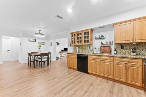 Купить виллу или дом в Тамарак, Флорида 7 комнат, 130.06м2, № 2191599 - фото 9