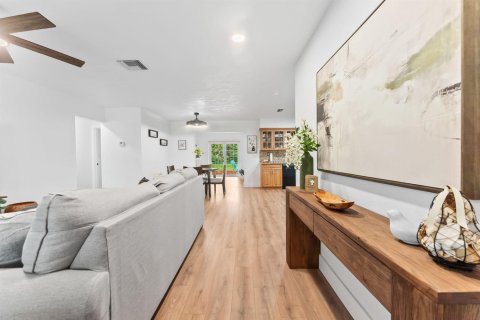 Купить виллу или дом в Тамарак, Флорида 7 комнат, 130.06м2, № 2191599 - фото 3