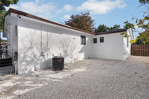 Villa ou maison à vendre à Hollywood, Floride: 4 chambres, 144.74 m2 № 2024251 - photo 14