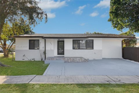 Villa ou maison à Hollywood, Floride 4 chambres, 144.74 m2 № 2024251