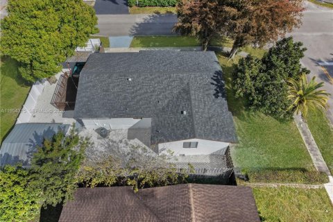 Villa ou maison à vendre à Hollywood, Floride: 4 chambres, 144.74 m2 № 2024251 - photo 20