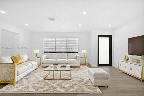 Villa ou maison à vendre à Hollywood, Floride: 4 chambres, 144.74 m2 № 2024251 - photo 2