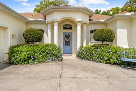 House in Spring Hill, Florida 3 bedrooms, 199.65 sq.m. № 1903845 - photo 2