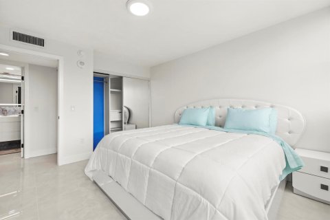 Condo in West Palm Beach, Florida, 3 bedrooms  № 2082582 - photo 14