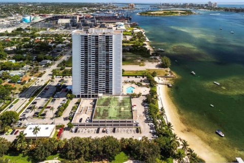 Condo in West Palm Beach, Florida, 3 bedrooms  № 2082582 - photo 26