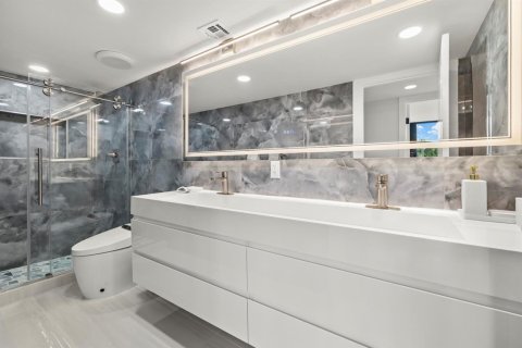 Condo in West Palm Beach, Florida, 3 bedrooms  № 2082582 - photo 12