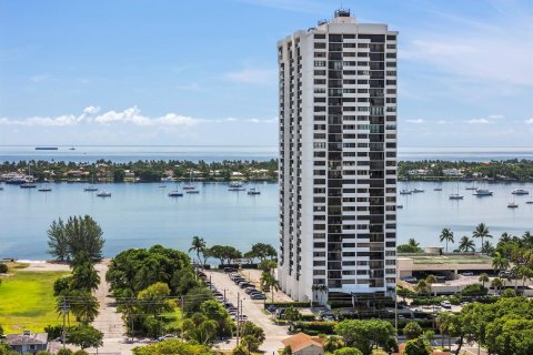 Condo in West Palm Beach, Florida, 3 bedrooms  № 2082582 - photo 24