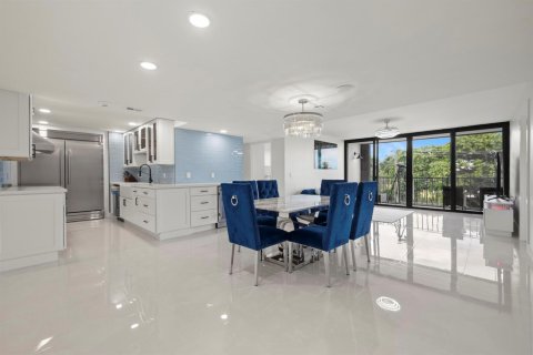 Condo in West Palm Beach, Florida, 3 bedrooms  № 2082582 - photo 4