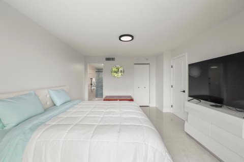 Condo in West Palm Beach, Florida, 3 bedrooms  № 2082582 - photo 8