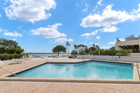 Condo in West Palm Beach, Florida, 3 bedrooms  № 2082582 - photo 19