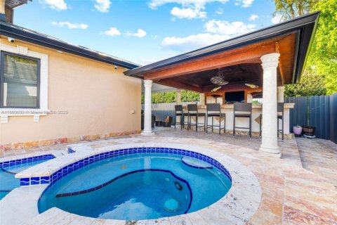 House in Miami, Florida 3 bedrooms, 158.49 sq.m. № 1861688 - photo 4
