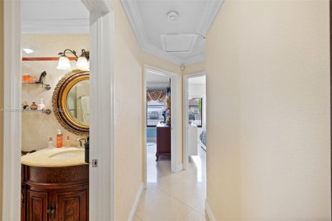 House in Miami, Florida 3 bedrooms, 158.49 sq.m. № 1861688 - photo 15
