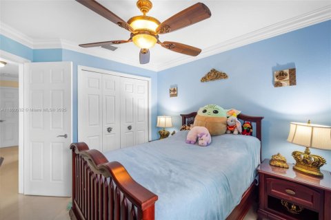 House in Miami, Florida 3 bedrooms, 158.49 sq.m. № 1861688 - photo 17