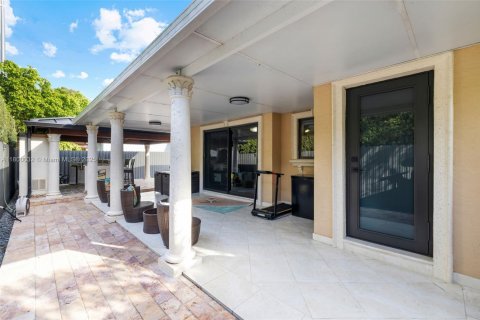 House in Miami, Florida 3 bedrooms, 158.49 sq.m. № 1861688 - photo 7
