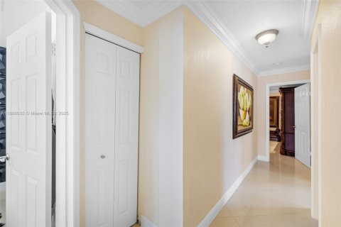 House in Miami, Florida 3 bedrooms, 158.49 sq.m. № 1861688 - photo 16