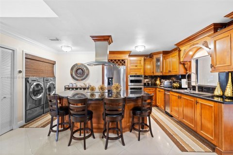 House in Miami, Florida 3 bedrooms, 158.49 sq.m. № 1861688 - photo 12
