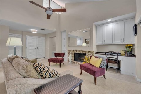 Condo in Maitland, Florida, 2 bedrooms  № 2155708 - photo 9