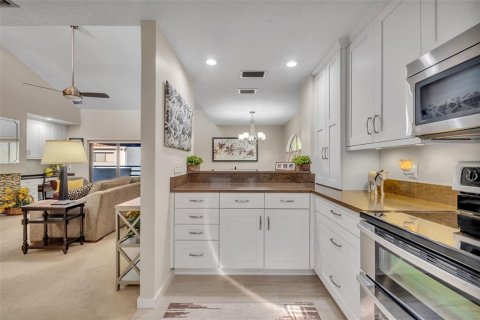 Condo in Maitland, Florida, 2 bedrooms  № 2155708 - photo 16