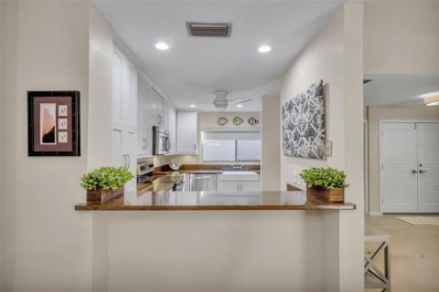 Condo in Maitland, Florida, 2 bedrooms  № 2155708 - photo 14