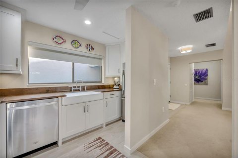 Condo in Maitland, Florida, 2 bedrooms  № 2155708 - photo 18