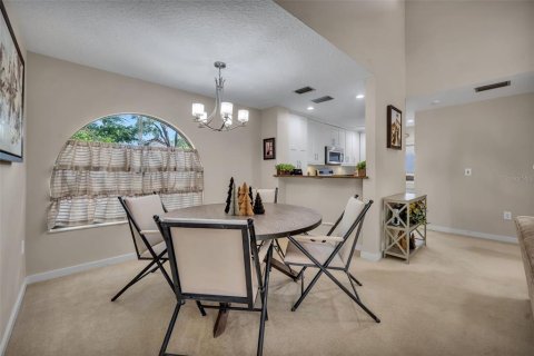 Condo in Maitland, Florida, 2 bedrooms  № 2155708 - photo 12