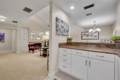 Condo in Maitland, Florida, 2 bedrooms  № 2155708 - photo 17