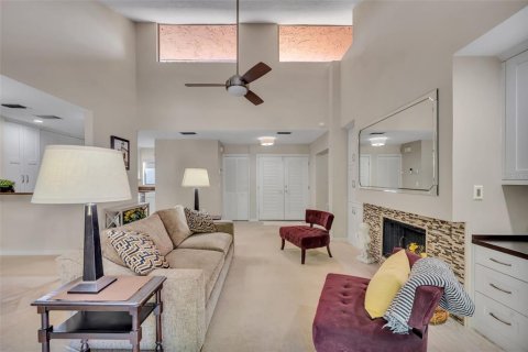 Condo in Maitland, Florida, 2 bedrooms  № 2155708 - photo 11