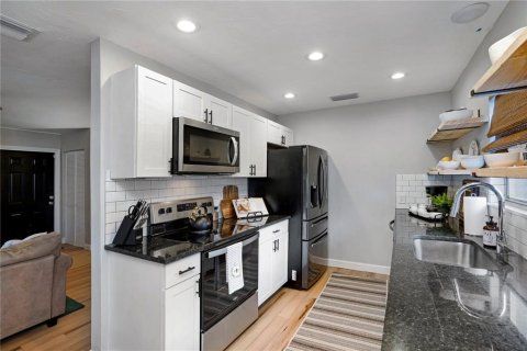 Apartment in Sarasota, Florida 3 bedrooms, 125.42 sq.m. № 1349958 - photo 6