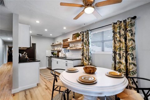 Apartment in Sarasota, Florida 3 bedrooms, 125.42 sq.m. № 1349958 - photo 10