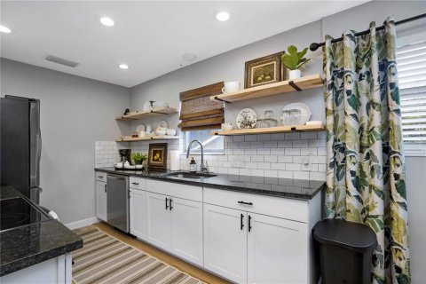 Apartment in Sarasota, Florida 3 bedrooms, 125.42 sq.m. № 1349958 - photo 5