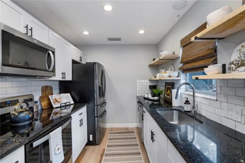 Apartment in Sarasota, Florida 3 bedrooms, 125.42 sq.m. № 1349958 - photo 7