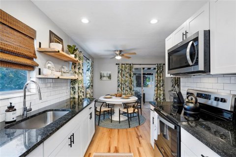 Apartment in Sarasota, Florida 3 bedrooms, 125.42 sq.m. № 1349958 - photo 4