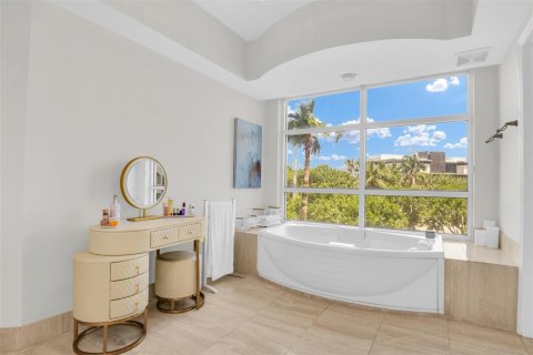 Condo in Highland Beach, Florida, 3 bedrooms  № 2188664 - photo 19