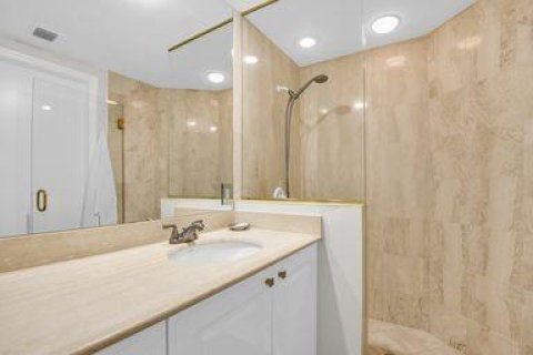 Condo in Highland Beach, Florida, 3 bedrooms  № 2188664 - photo 29
