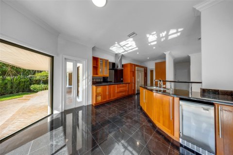 House in Coral Gables, Florida 4 bedrooms, 335.19 sq.m. № 1986653 - photo 14